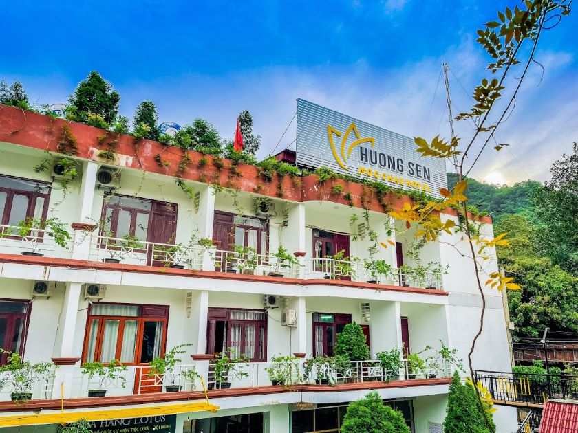 Khách sạn Hương Sen Mộc Châu.